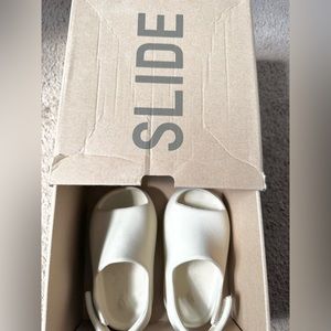 Yeezy slide toddler Bone authentic size 11K toddler